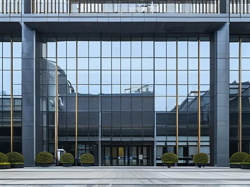 四川省白酒酿造产业技术研究院外观及研究人员工作场景