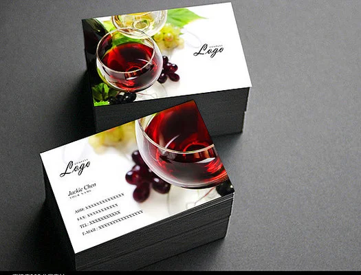 一张设计精美的酒类代理名片特写，展示了烫金工艺、品牌标识与品酒杯的搭配，体现了专业与品质感。_1