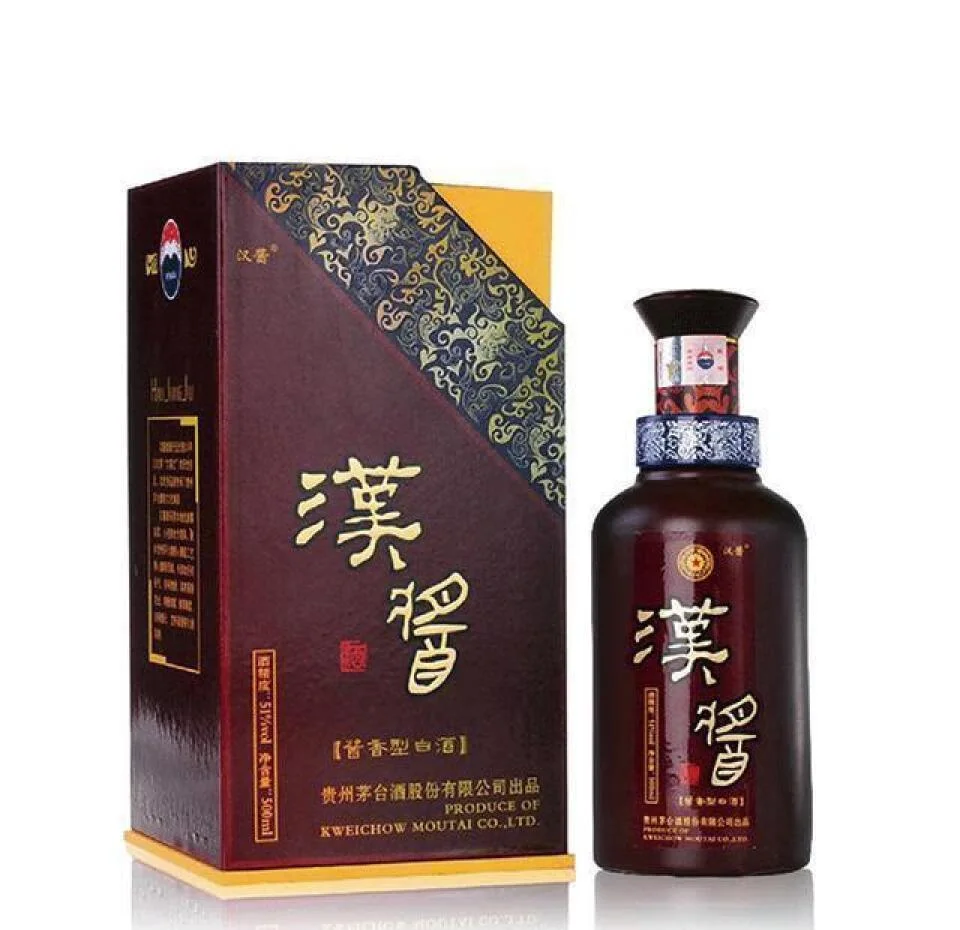 湖北酿酒师傅在本地酒厂进行酱香酒堆积发酵工序_1