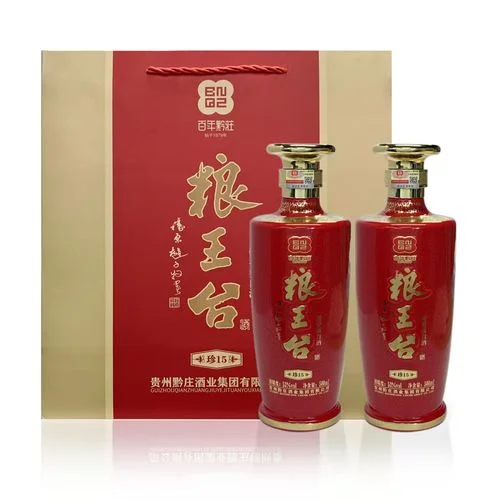 南楼山酿酒师在酒窖中讲解粮王台酒的品鉴与价值_1