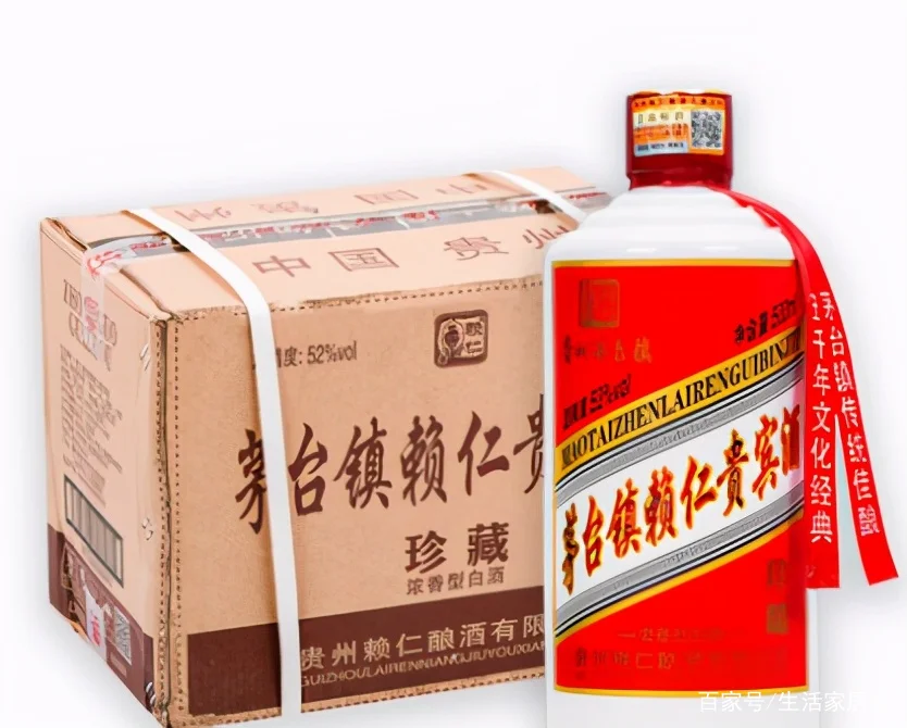 酿酒工作台：高粱、酒曲、发酵罐和记录本，展示传统酿造的准备过程_1