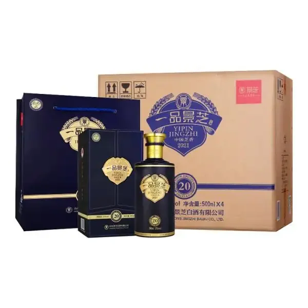 资深酿酒师在酒厂传统车间内讲解景芝酒酿造原料和工艺_1
