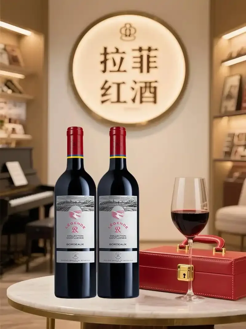 在书桌上进行红酒价格在线查询与对比的场景，包含电脑、红酒、品酒杯和手写笔记。_1