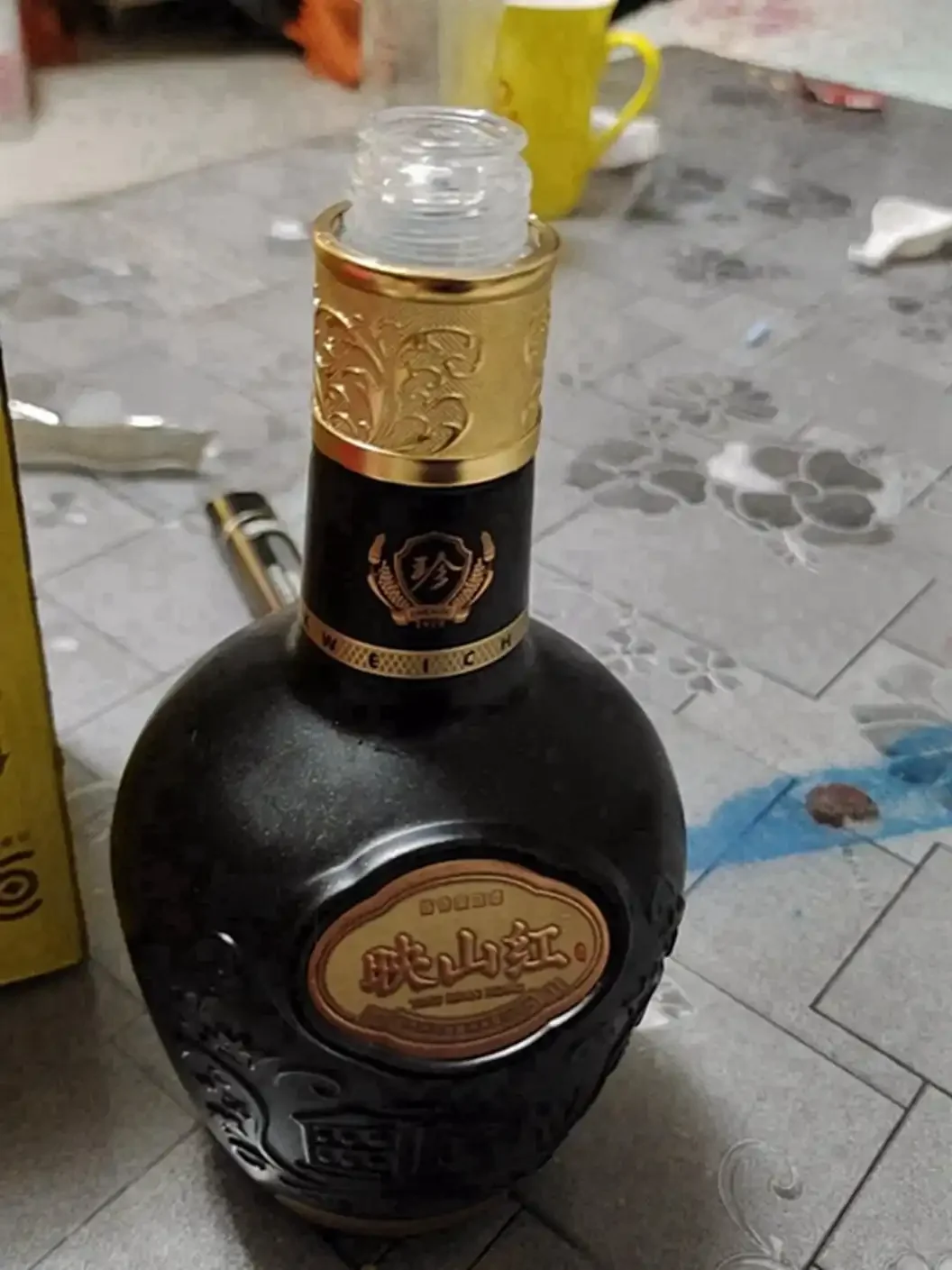 家庭低成本自酿粮食酒场景：玻璃发酵罐、小曲、简易工具_1