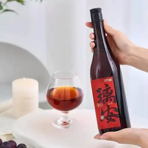 家庭自酿黄酒发酵过程实景：陶瓷缸内的糯米醪糟正在冒泡发酵_1