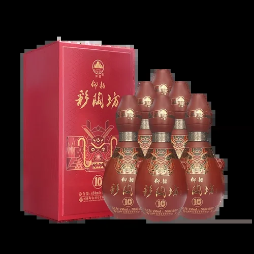 彩陶坊酒瓶与兑换券摆放在一起，旁边有酿酒师的笔记，展示兑换前的准备工作。_1