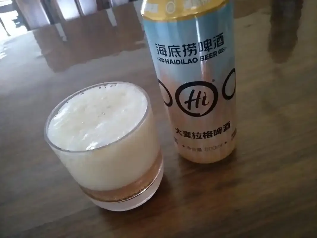 啤酒酿造核心原料展示：麦芽、啤酒花、酵母和水_1