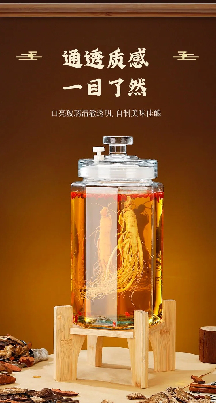 泡药酒容器对比：广口玻璃瓶与密封陶瓷罐在木桌上，展示不同材质的选择_1