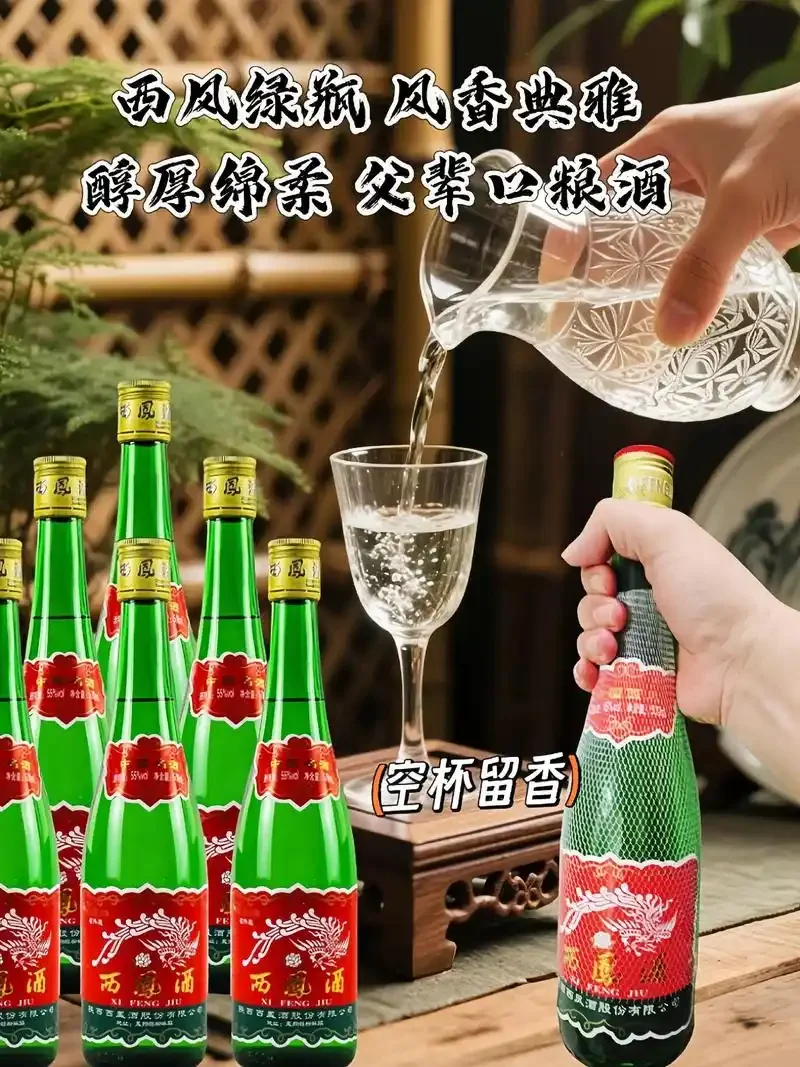酿酒台上并排放置的大麦和小麦原料与一杯白酒的对比展示图_1