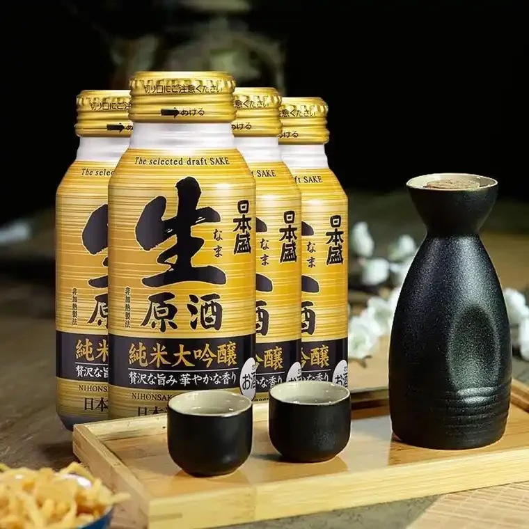 一瓶日本清酒与清酒杯摆放在木桌上，背景有稻穗点缀，展现清酒的纯净与日式美学_1