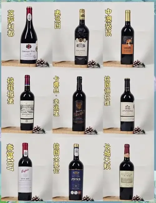 一瓶1850红酒与醒酒器、品酒杯在橡木桶旁的桌面展示图，用于展示酒液颜色和品鉴场景。_1