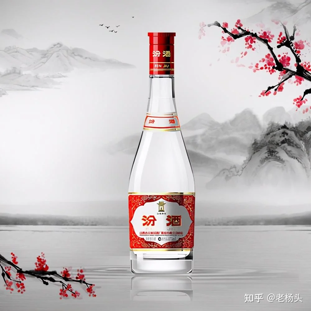 三个标注着高度、中度、低度的量杯,展示了不同度数的白酒样品,旁边是酿酒笔记和酒精计,直观解释白酒度数划分。_1