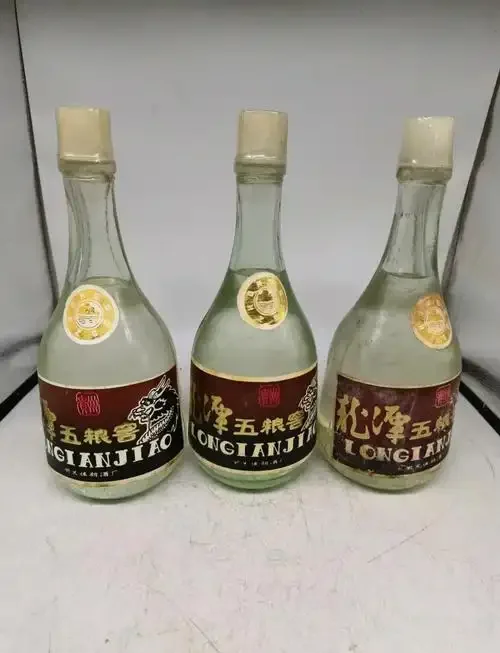 古老的陶制酒坛，代表中国最古老粮食酒黄酒的酿造与封存历史_1