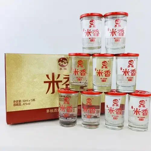 清香型白酒酿造现场，展示传统地缸发酵与清蒸清烧工艺的核心环节_1