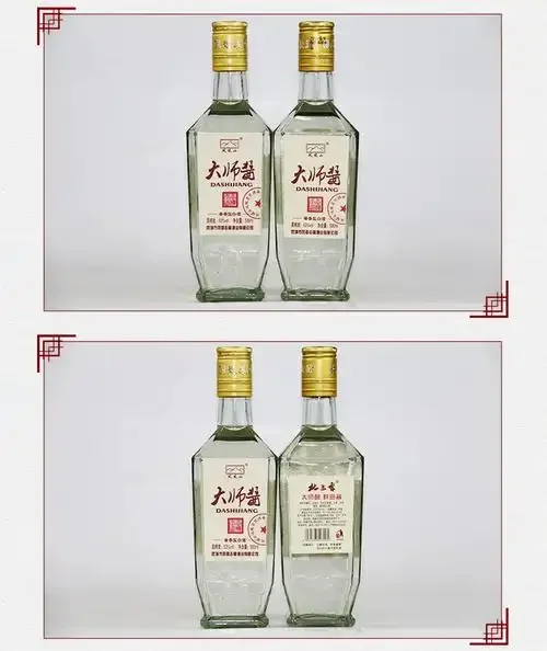 布满深褐色窖泥和白色菌丝的老窖池边缘特写，展示了形成老窖酒风味的关键微生物环境。_1