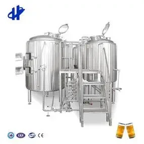 一套不锈钢家用啤酒小型酿造设备及原料特写，展示了家酿啤酒的专业与乐趣。_1