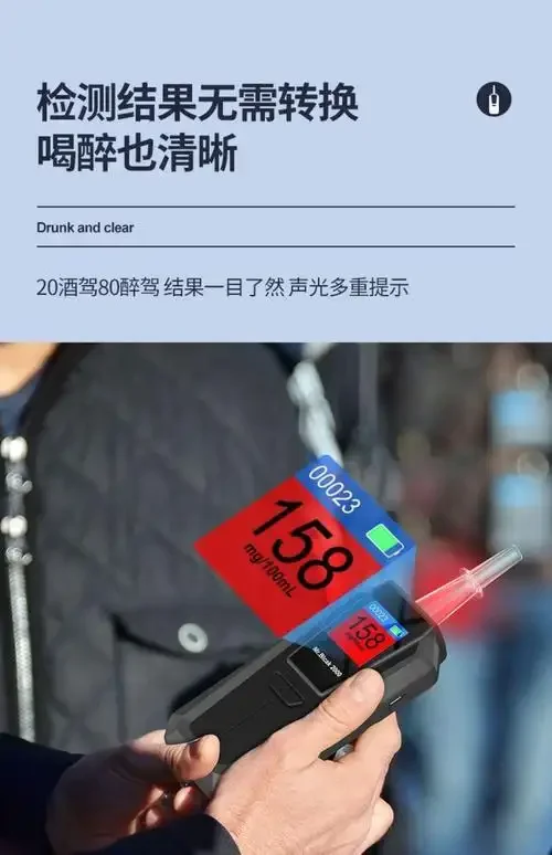 酿酒师正在使用玻璃浮计测酒仪测量酒精度，展示量筒和酒精计的操作细节_1