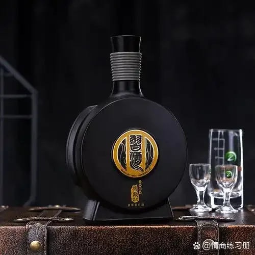 酿酒师检查传统固态发酵酒醅，旁边是酿酒粮食原料_1