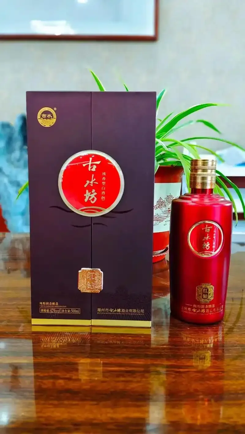 纯粮固态白酒与国家标准文件摆放在传统酿酒工具旁，象征工艺与标准的结合_1