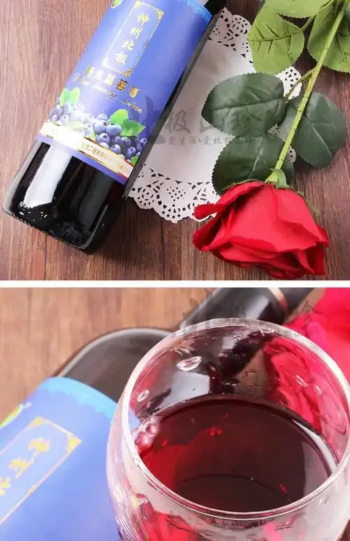 正在手工搅拌发酵中的蓝莓果酒，展示破碎后的果浆状态_1