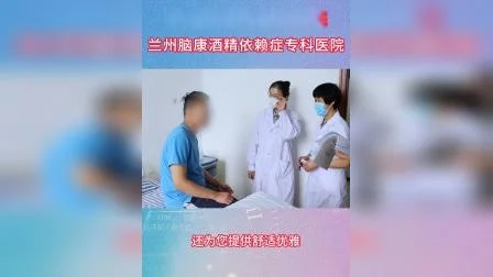一个边缘有裂痕的陶土酒杯，象征着看似平常的饮酒习惯下可能隐藏的风险_1