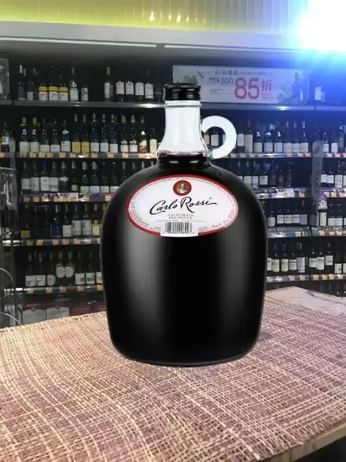 Carlo Rossi甜红葡萄酒与醒酒器、酒杯的日常品鉴场景_1