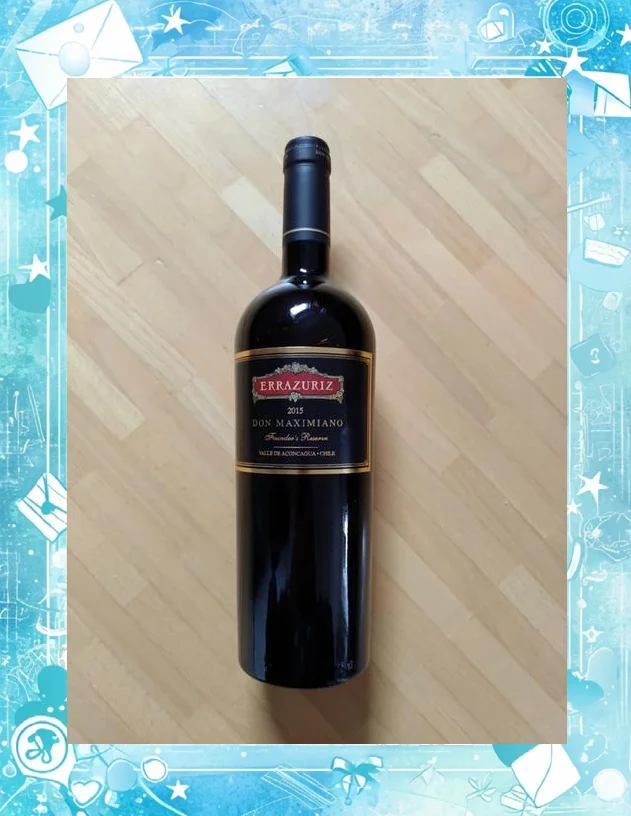 酿酒师在酒窖中检查橡木桶中红酒的色泽与状态_1