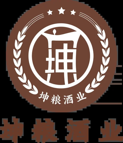 白酒瓶身标签上执行标准GB/T 10781.1的特写，旁边有高粱和小麦谷物_1
