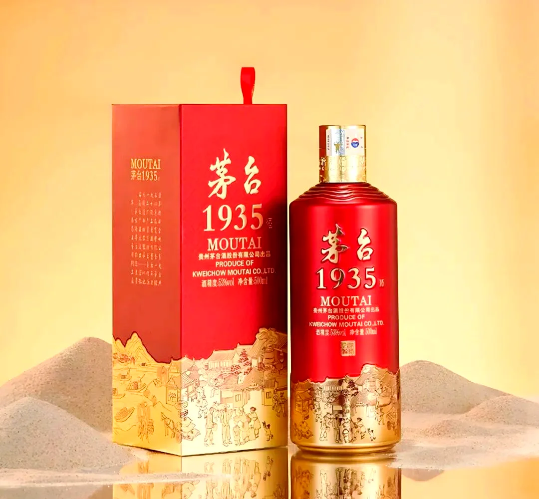 酱香白酒品鉴与原料特写：不同色泽的酒液、红缨子高粱、酒曲与窖泥_1