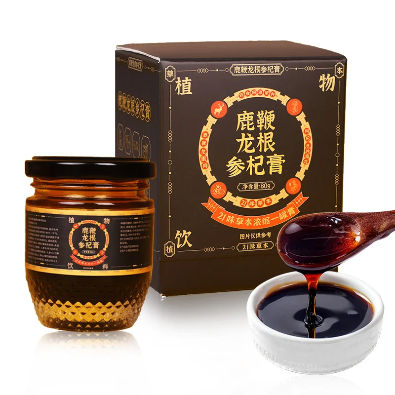 自制颈椎病药酒泡制过程展示：透明玻璃罐中浸泡着当归、红花等中药材，酒液清澈呈琥珀色。_1