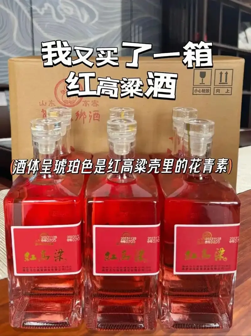 酿酒老师傅在酒坊中认真挑选优质红高粱（糯高粱）_1