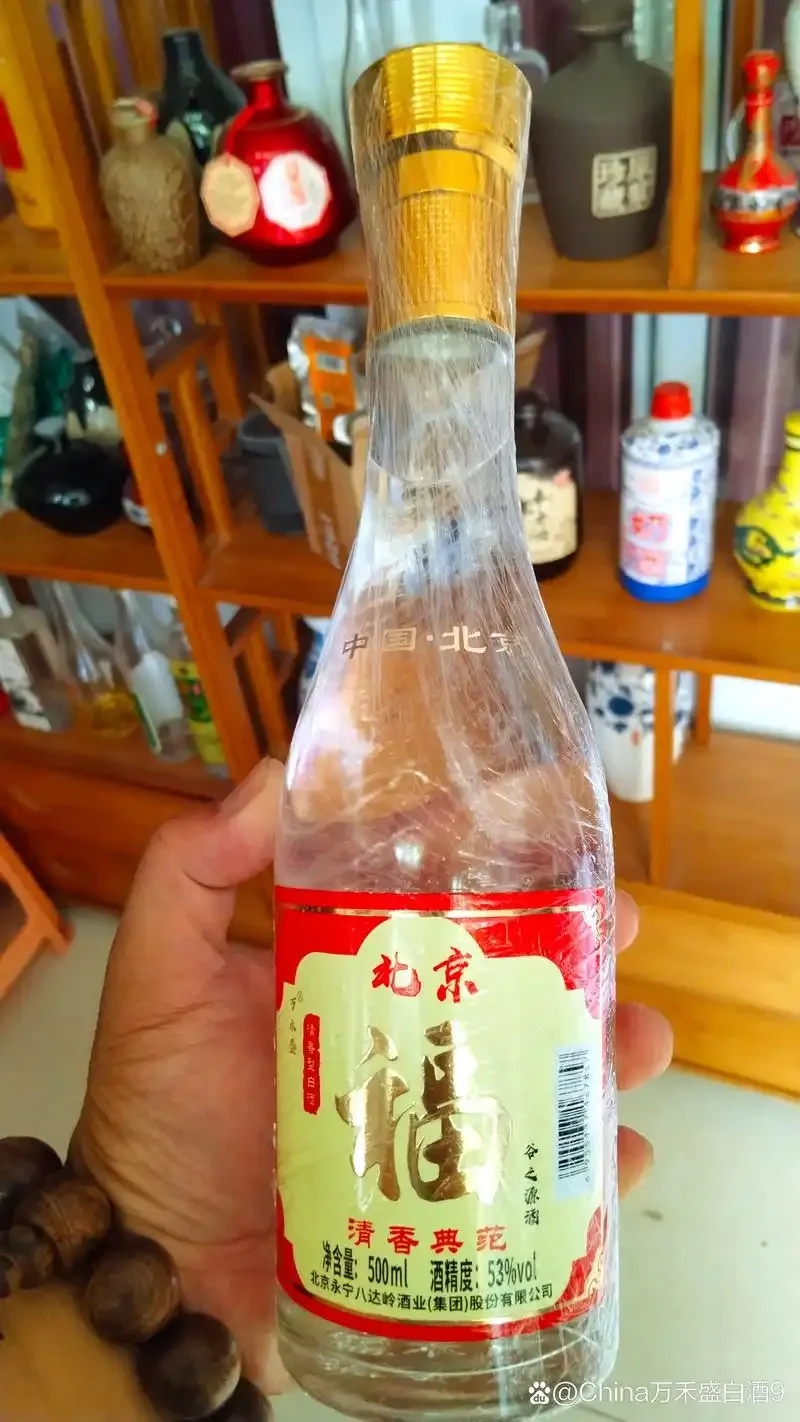 清香型白酒新国家标准GB/T 10781.2文件与酿造核心元素（酒液、酒曲、地缸、原料）组合示意图_1
