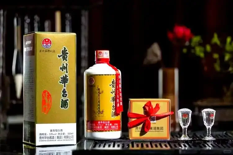 识台酱酒酒瓶与陈酿酒窖环境展示，体现其沉稳经典的产品质感。_1