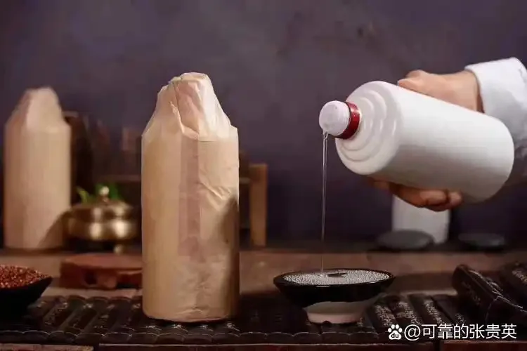 存放于阴凉储藏室中不同年份白酒与陶坛的陈化环境场景_1