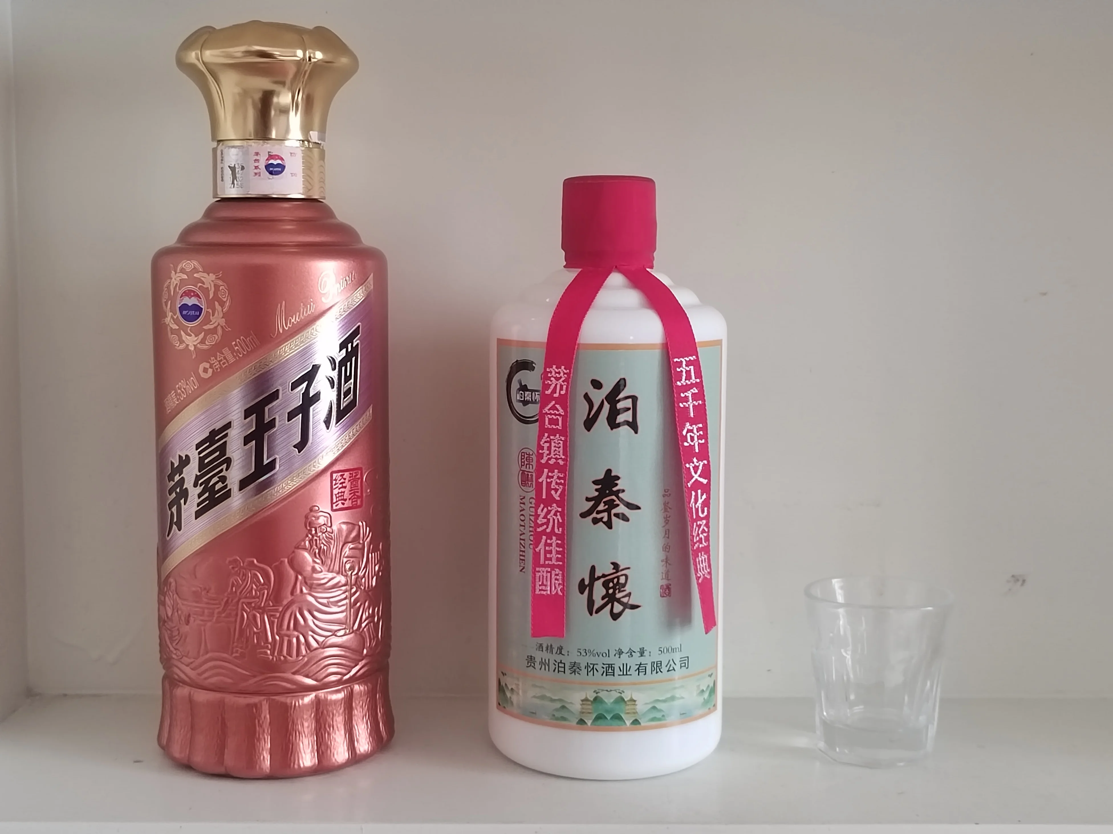白酒qjnc0003s产品与纯粮原料（高粱、小麦、大米）对比展示图_1