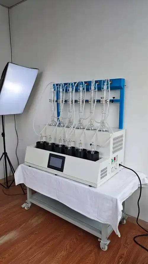 不锈钢白酒蒸馏设备特写，用于去除甲醇等杂质的关键工艺环节_1