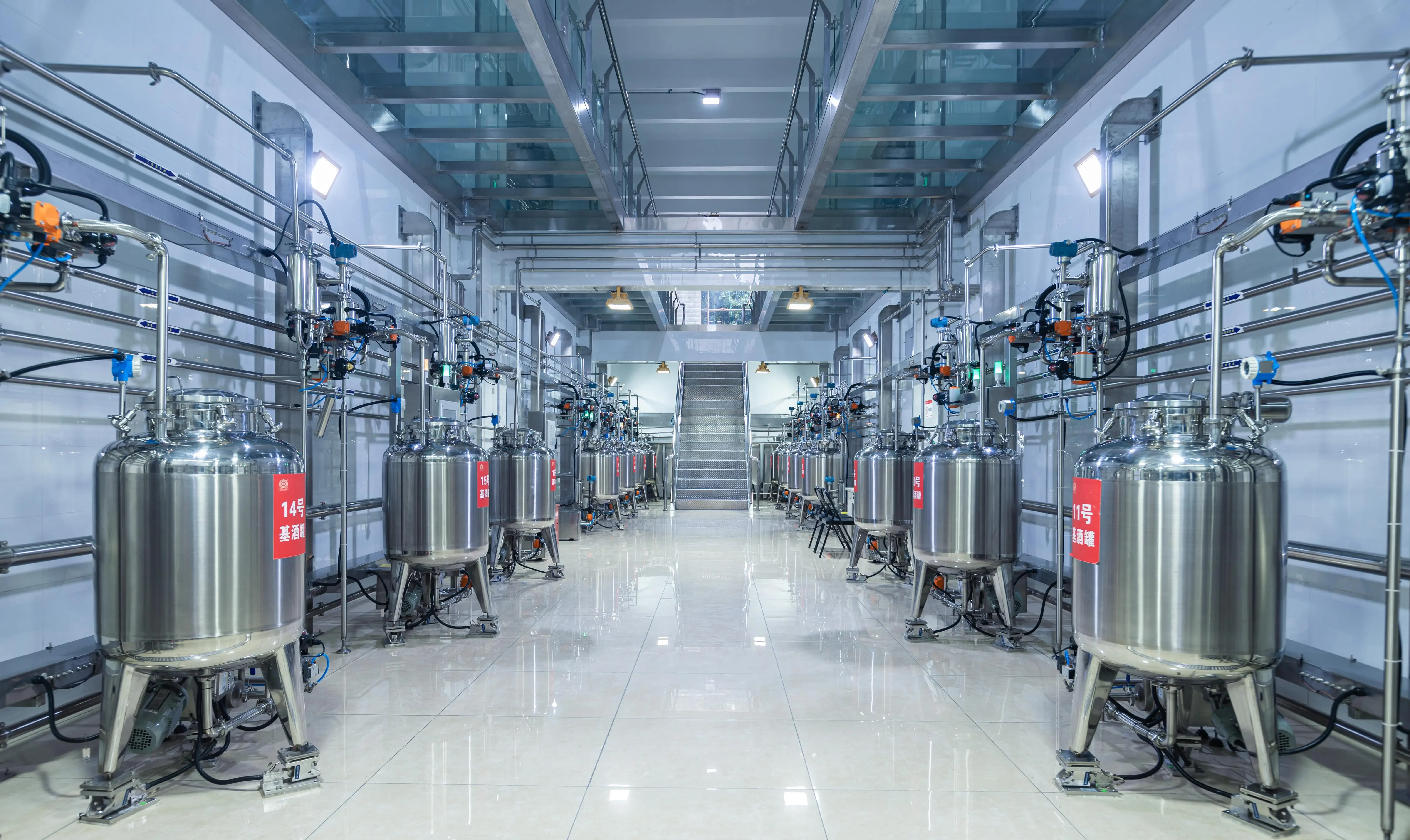 一套小型不锈钢家庭酿酒设备，用于自酿白酒，干净专业，适合家庭使用。_1