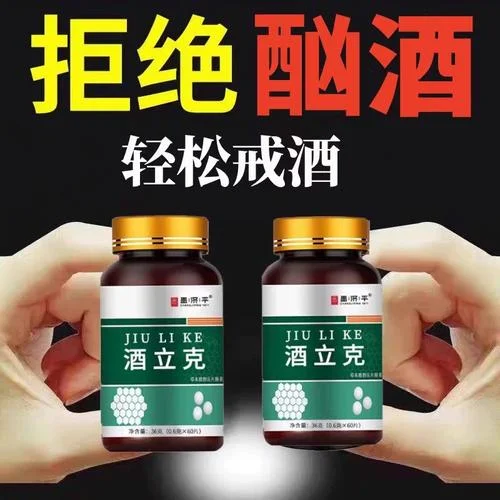 戒酒新生活的象征：一杯水、记录本和新鲜水果，代表健康与自律的开始_1