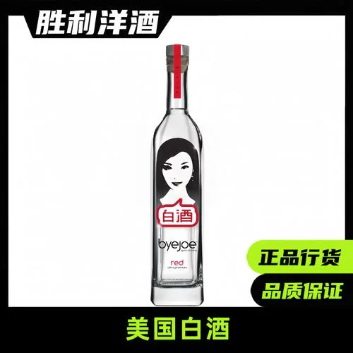 蒸馏基酒从铜制蒸馏器中流出，清澈透明的酒液被收集在玻璃容器中，展现了蒸馏基酒诞生的瞬间。_1