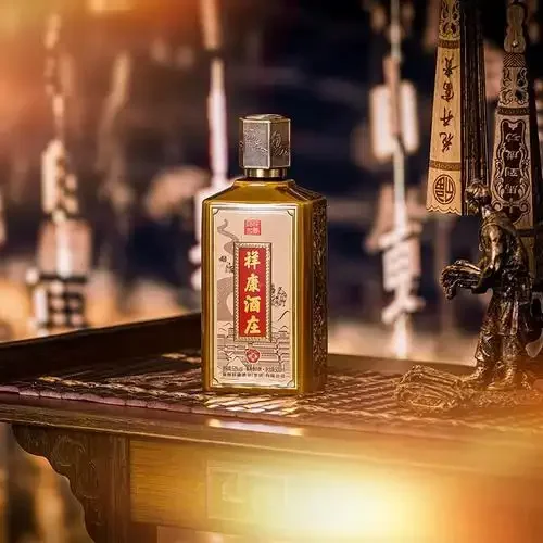 茅台镇核心产区俯瞰图，展示赤水河与依山而建的酒厂，附酱香酒酿造工艺图解_1