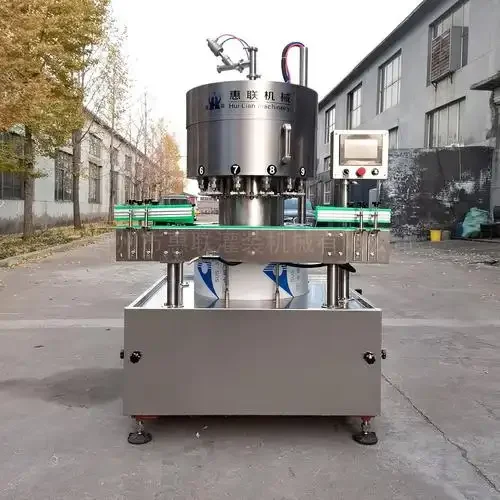 不锈钢白酒自动灌装机在洁净车间中精确灌装酒瓶的工作场景_1