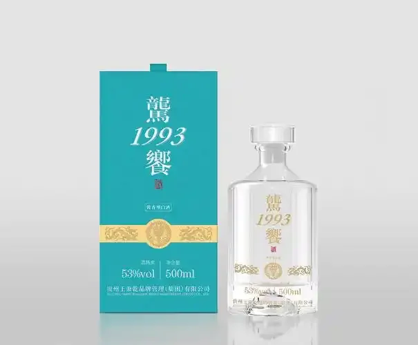 河南白酒包装设计新旧对比：传统钧瓷酒瓶与现代简约酒瓶同台展示，体现设计融合_1