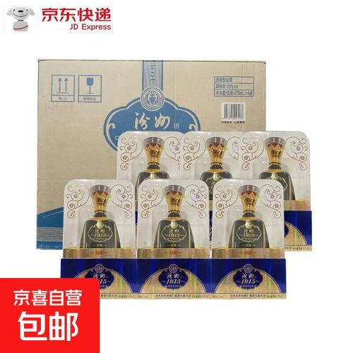 一块成熟的山西中温大曲特写，表面布满菌丝和孢子，展示传统制曲工艺的成果_1