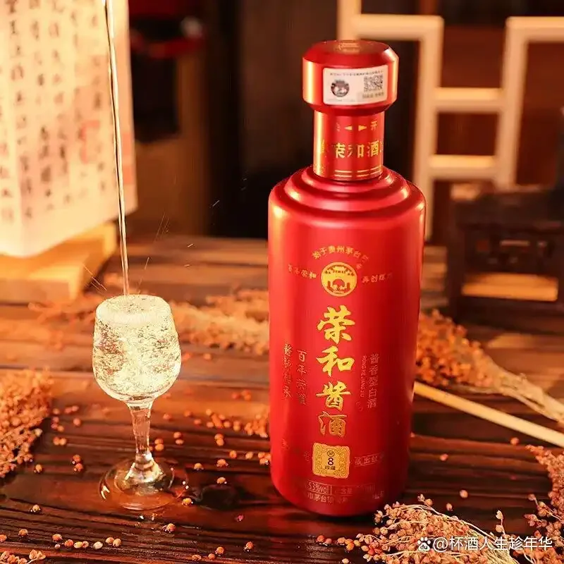家庭酒窖内，木质酒柜中陈列着多瓶酱香白酒，旁边配有温湿度计，展示专业藏酒环境_1