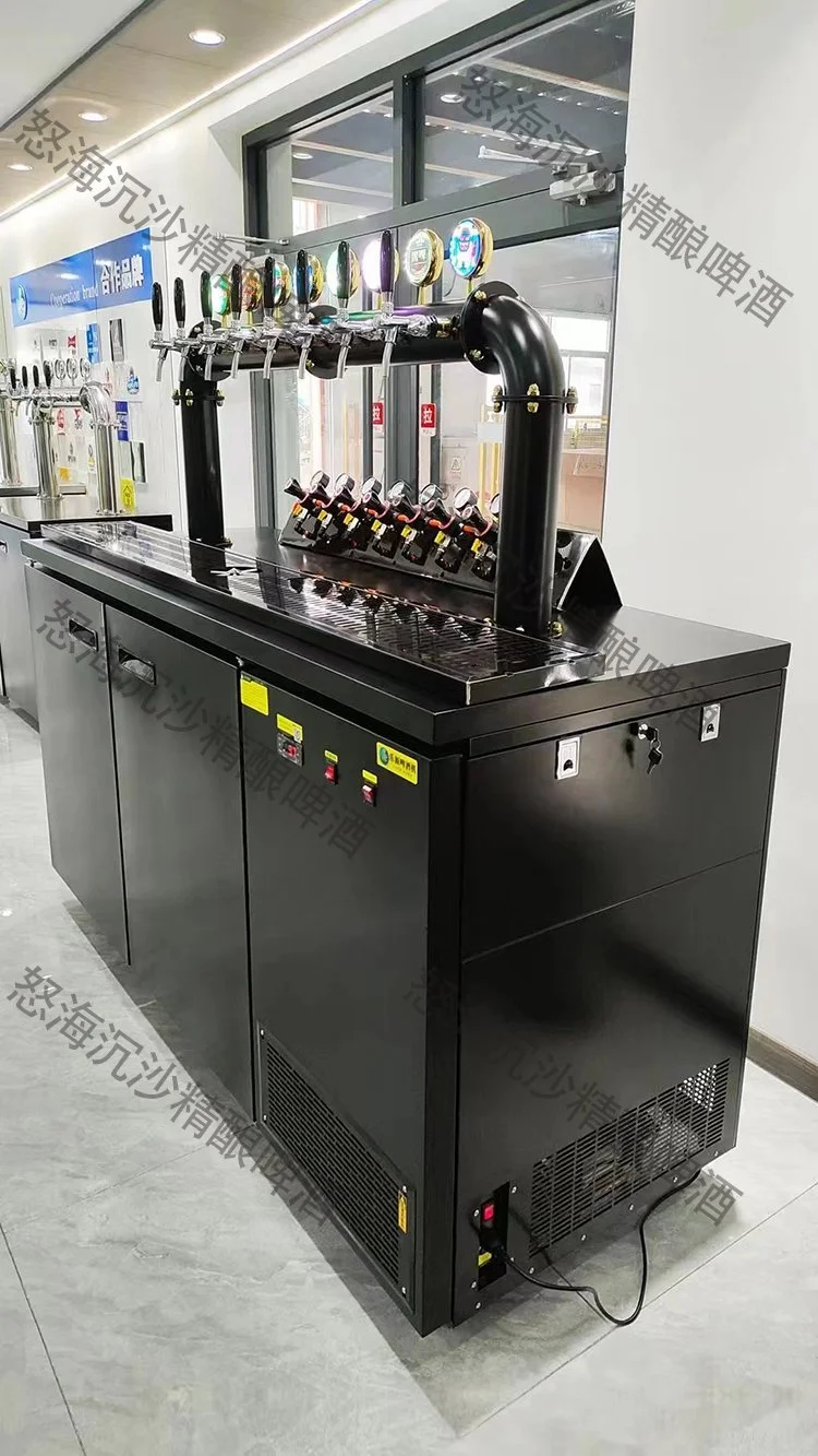 德国自酿啤酒设备实际操作场景，展示电热煮沸桶与锥形发酵罐的使用细节_1