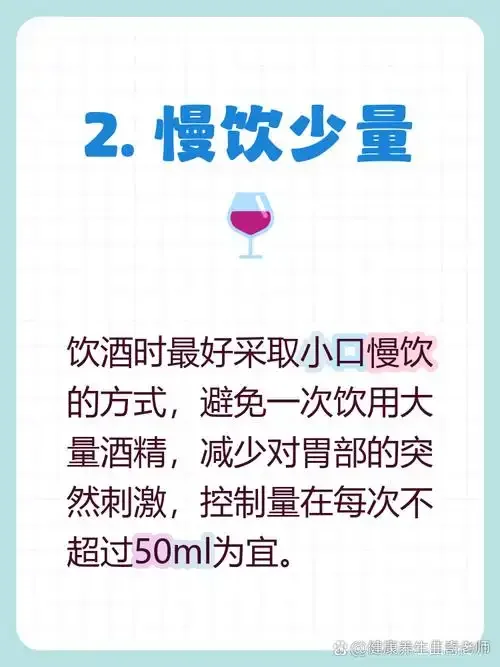 品鉴低度酒场景：桌上摆放着不同品牌低度酒、品酒杯和产品标签，展示如何从外观和标签信息判断酒质。_1