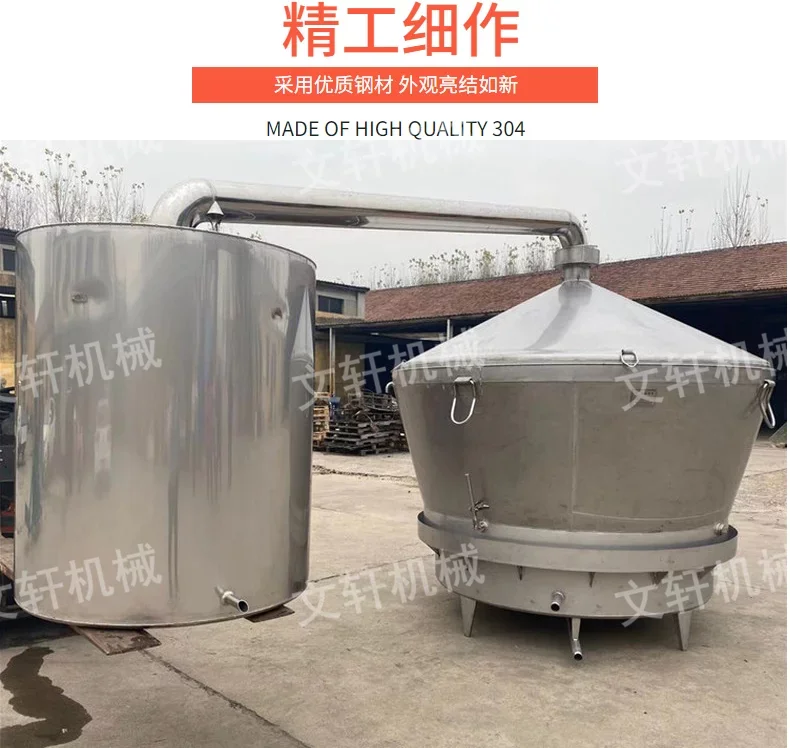 家庭厨房操作台上对比展示不锈钢、陶瓷和玻璃三种材质的小型酿酒设备_1