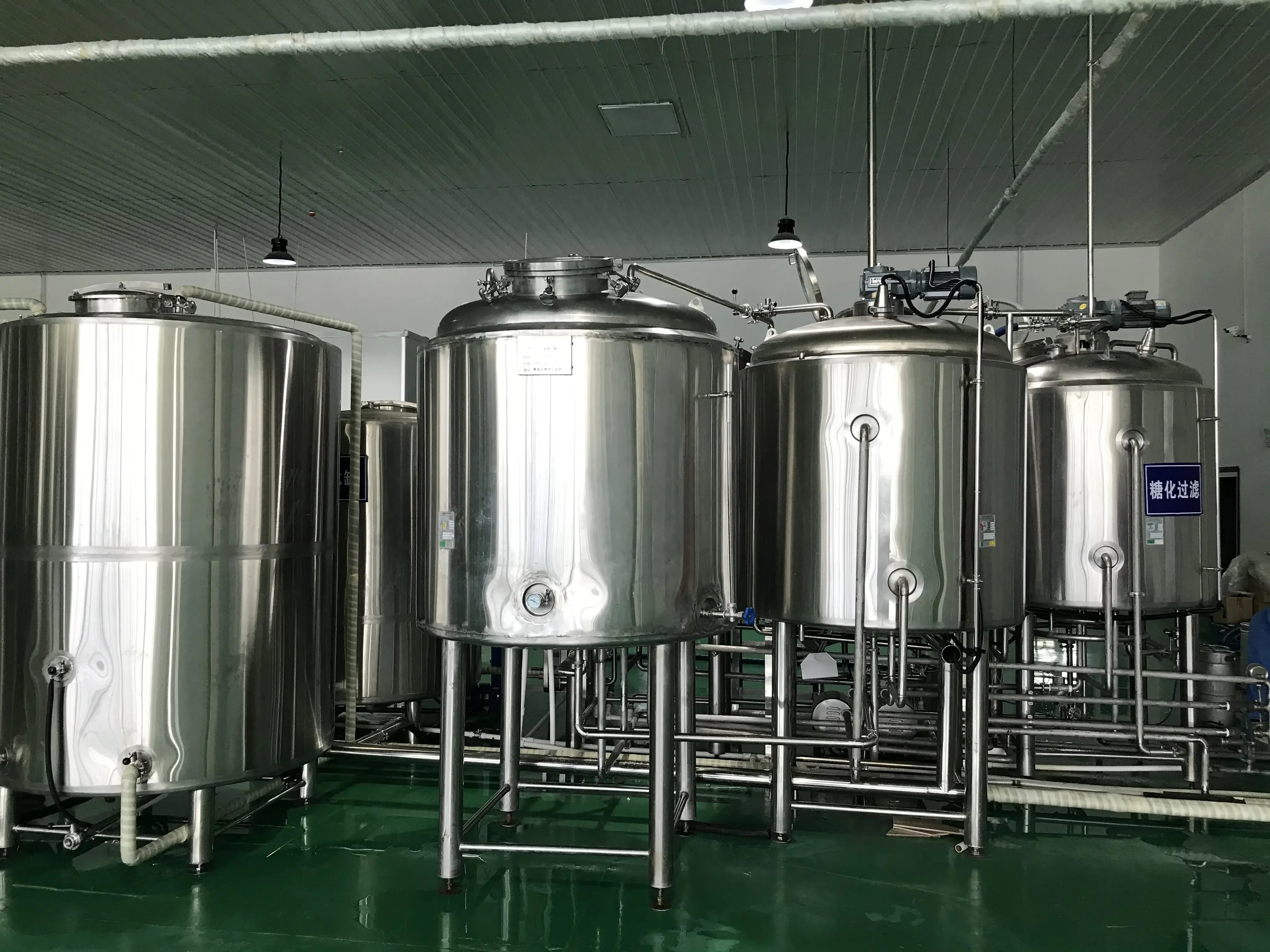 家庭自酿啤酒核心设备组合：糖化桶、煮沸锅和发酵罐_1