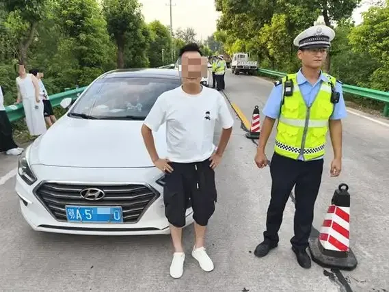 被贴封条的营运货车方向盘，警示酒驾的严重后果_1