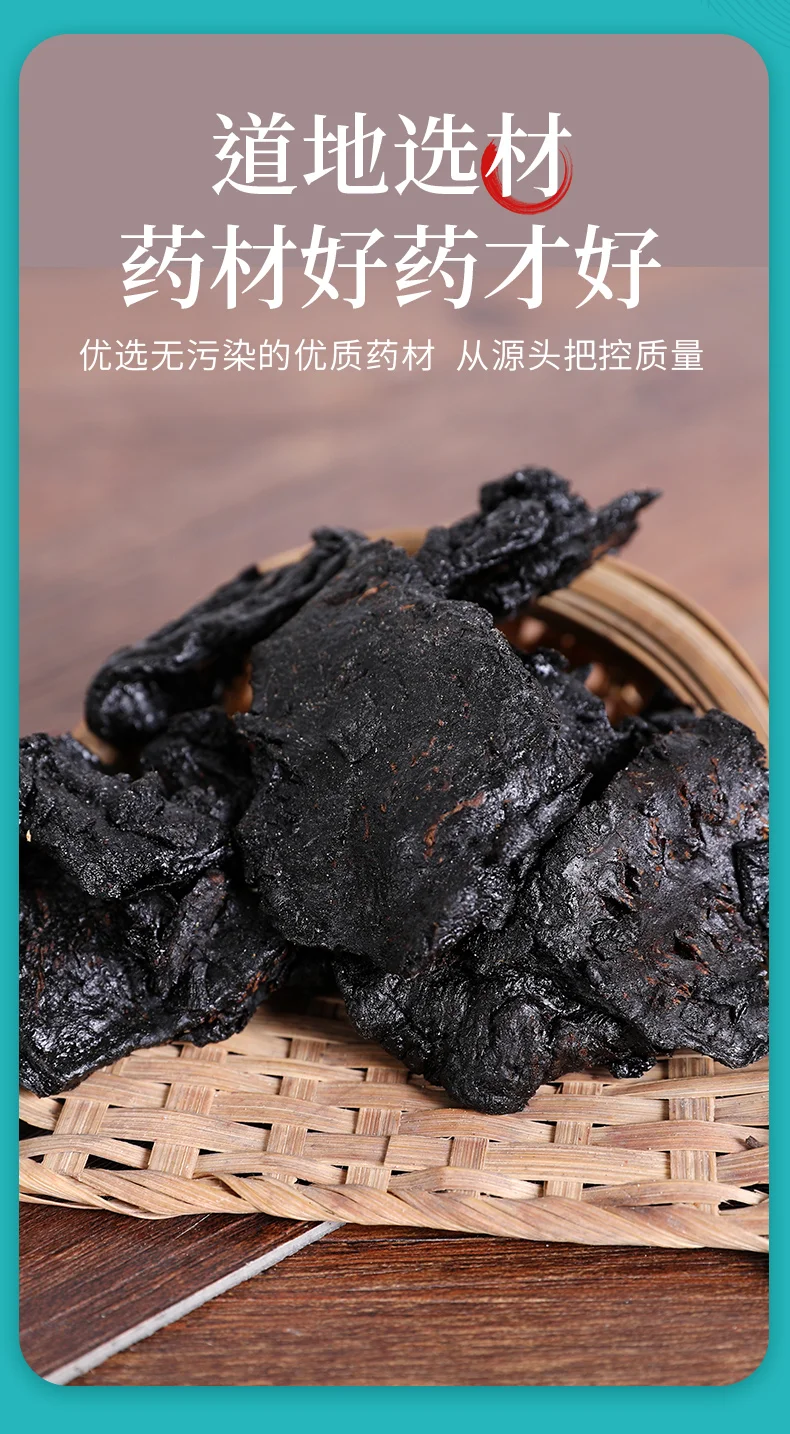 酿酒师工作台上对比展示酒苁蓉切片与肉苁蓉饮片，清晰呈现两者在颜色和质地上的差异。_1